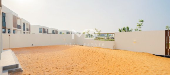 4 bedrooms Villa in Abu Dhabi, UAE No. 47602 48