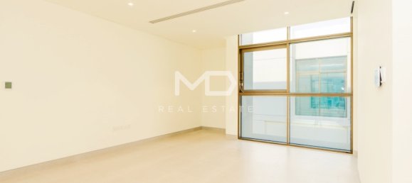 4 bedrooms Villa in Abu Dhabi, UAE No. 47602 19