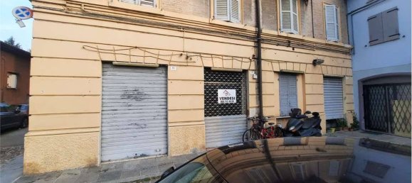 5 rooms Commercial property in Modena, Italy No. 336004 2