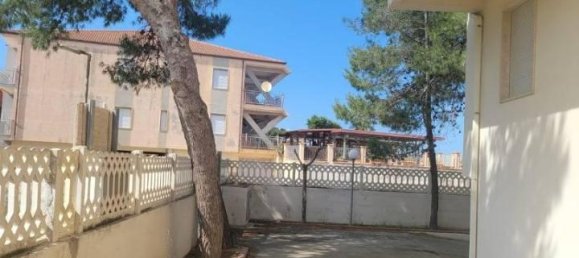 3 rooms Apartment in Strongoli, Italy No. 19308 9