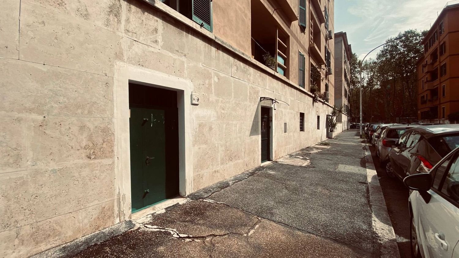 55m² Commercial property in Rome, Italy No. 400221