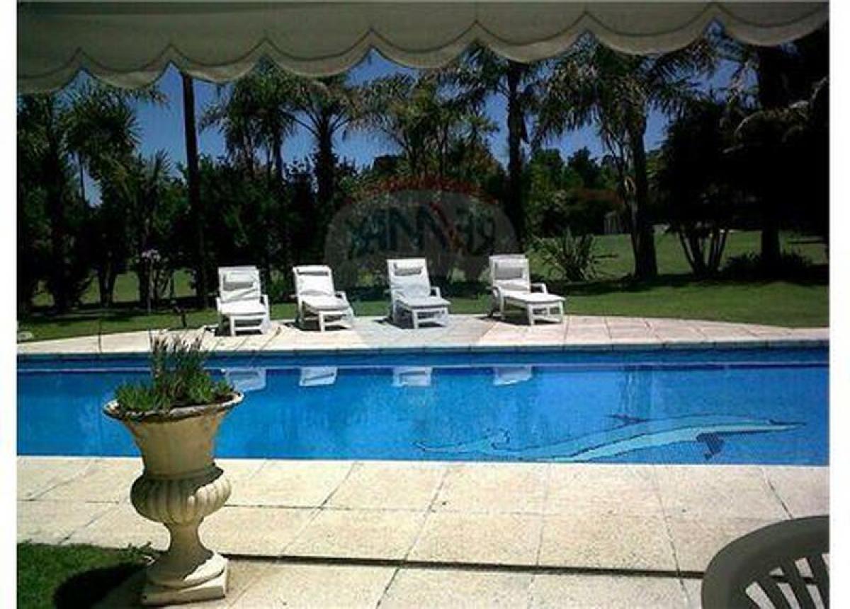 4 bedrooms House in Moreno, Argentina No. 63638