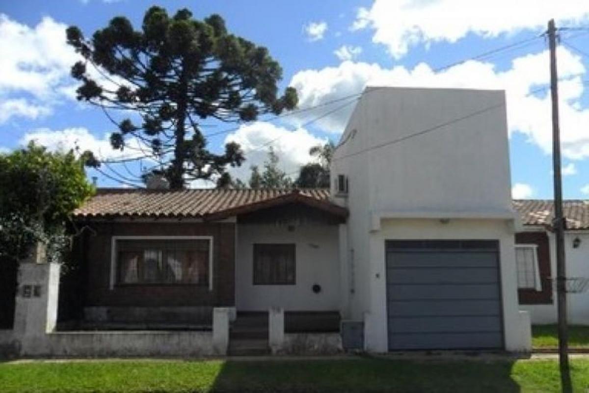 3 bedrooms House in Ituzaingo, Argentina No. 95515