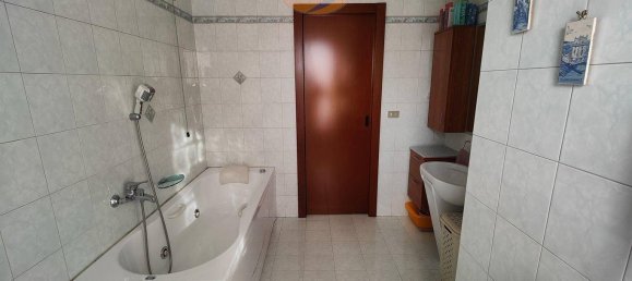 2 Schlafzimmer Wohnung in Biassono, Italy, Nr. 274556 32