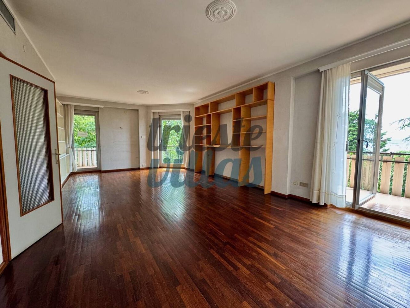 Apartamento de 4 dormitorios en Trieste, Italy No. 376543