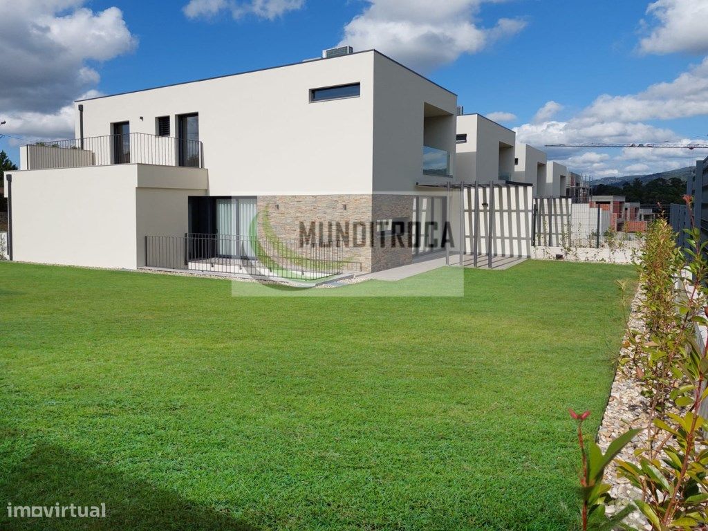 3 bedrooms House in Palmeira, Portugal No. 41641