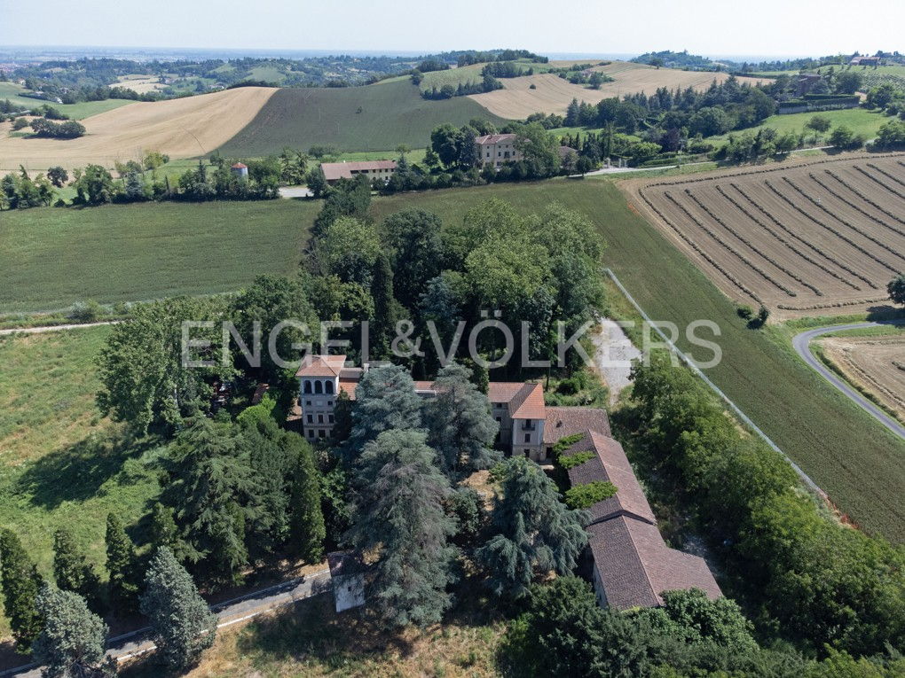 3 bedrooms Villa in Alessandria, Italy No. 134216