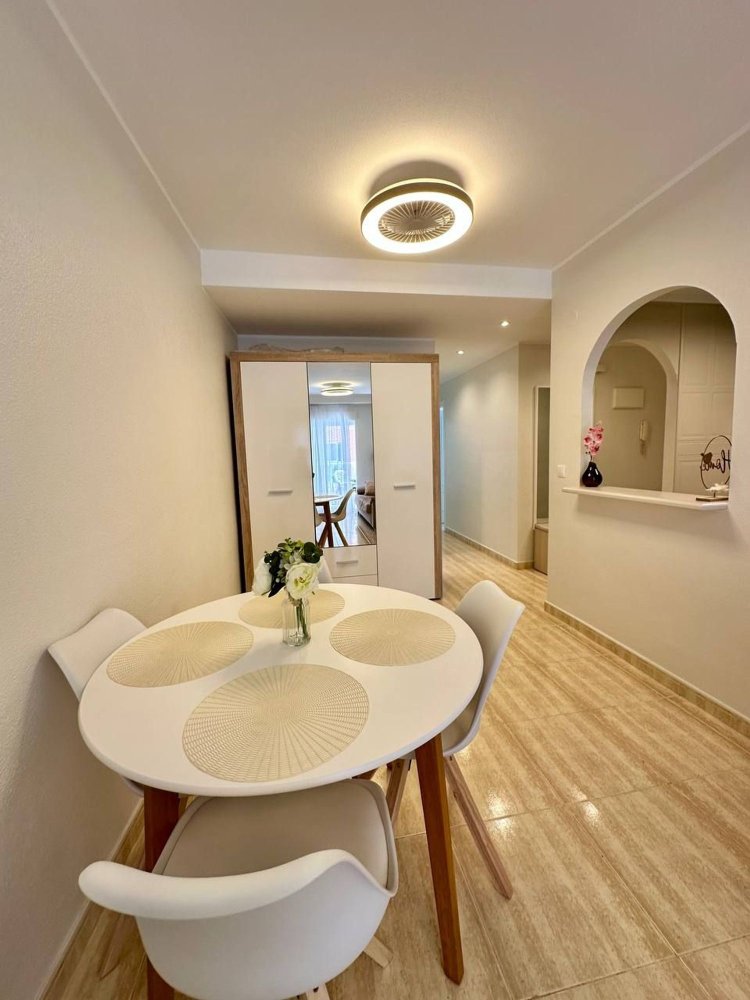 Apartamento de 2 dormitorios en Torrevieja, Spain No. 143175