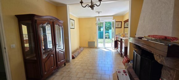 Casa de 3 dormitorios en Saint-Berthevin, France No. 303583 10