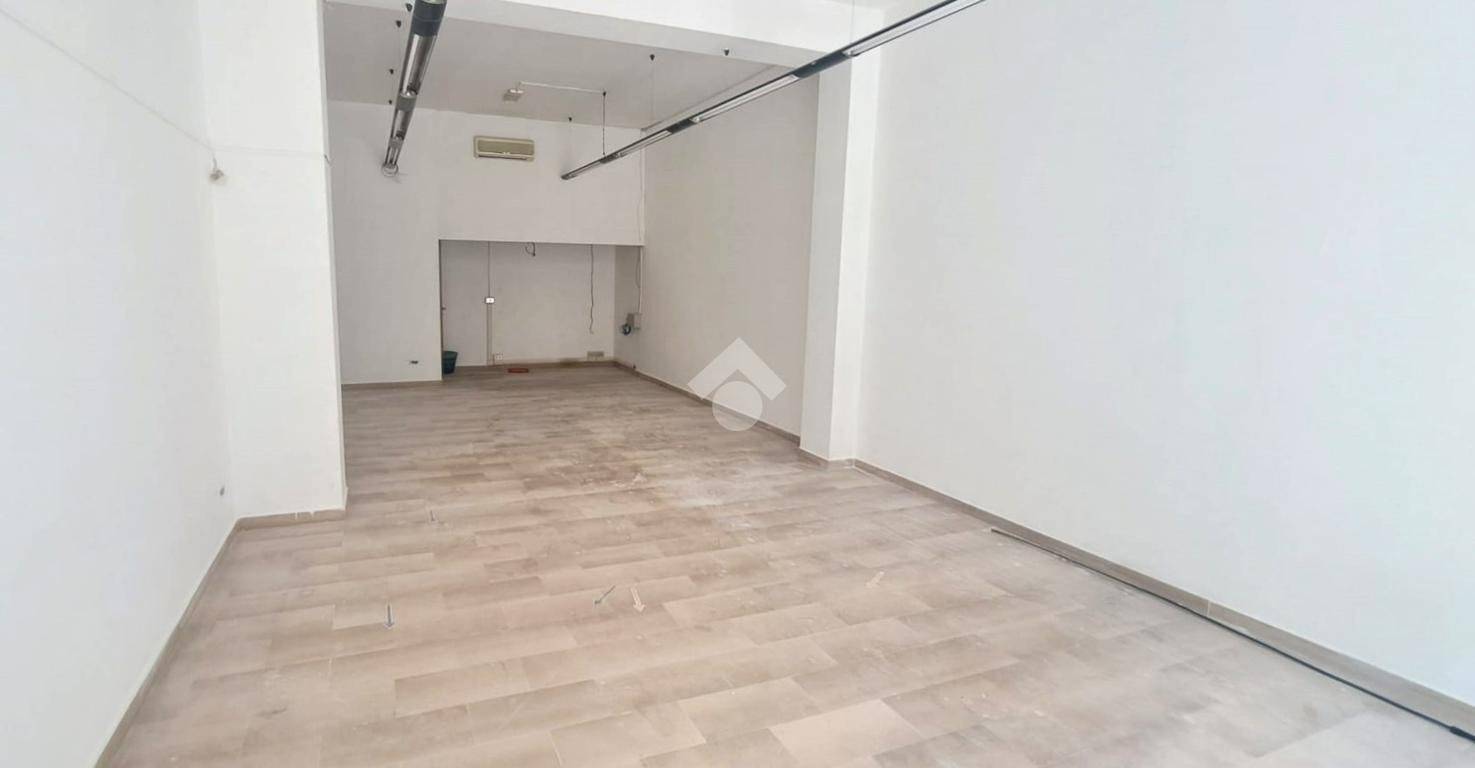 Коммерческая недвижимость 70м² в Барлетта, Италия № 339909