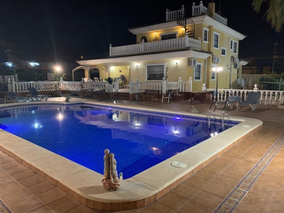 6 Schlafzimmer Villa in Torrevieja, Spain, Nr. 190463