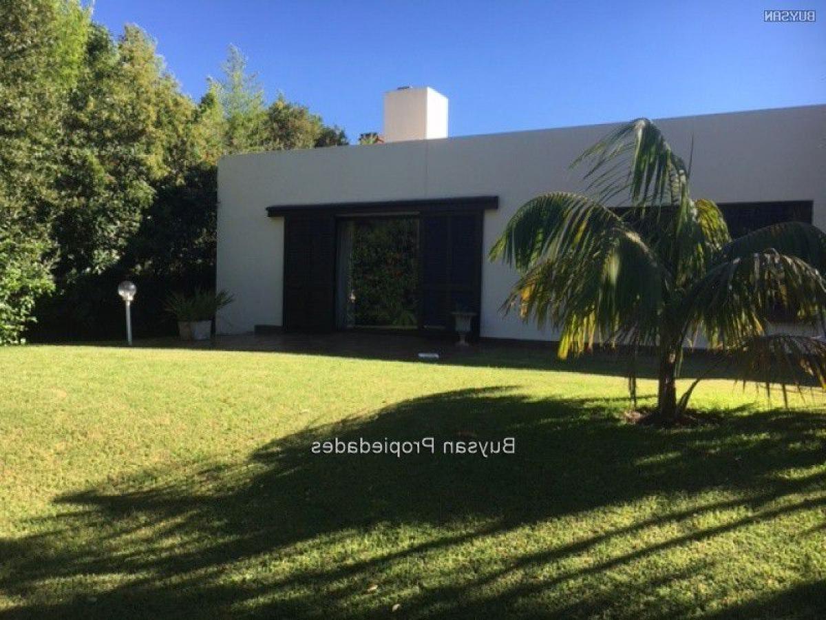 4 bedrooms Apartment in Montevideo, Uruguay No. 11819