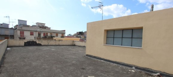 4 bedrooms Apartment in Messina, Italy No. 379942 4