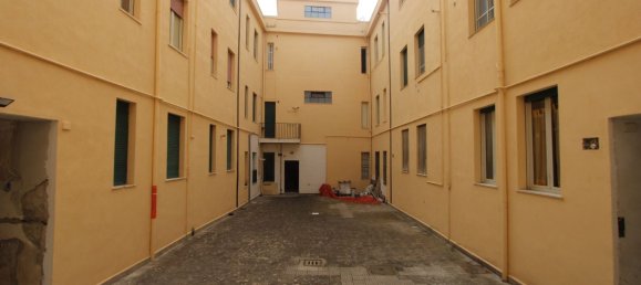 4 bedrooms Apartment in Messina, Italy No. 379942 10