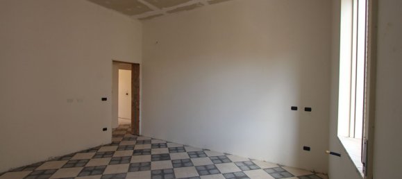 4 bedrooms Apartment in Messina, Italy No. 379942 2