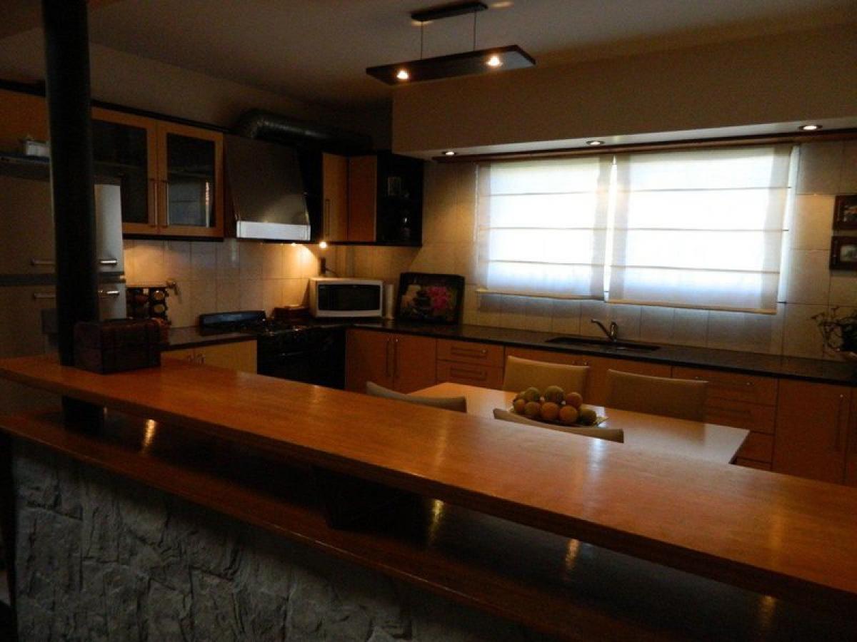 3 bedrooms House in Mar del Plata, Argentina No. 98980