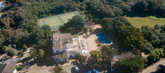 12 Schlafzimmer Villa in Es Castell, Spain, Nr. 1437 13