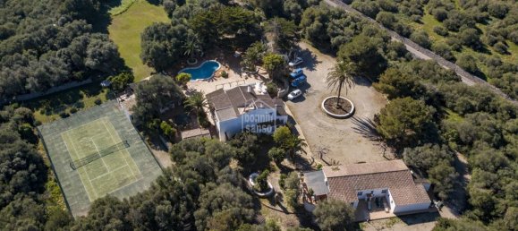 12 Schlafzimmer Villa in Es Castell, Spain, Nr. 1437 3