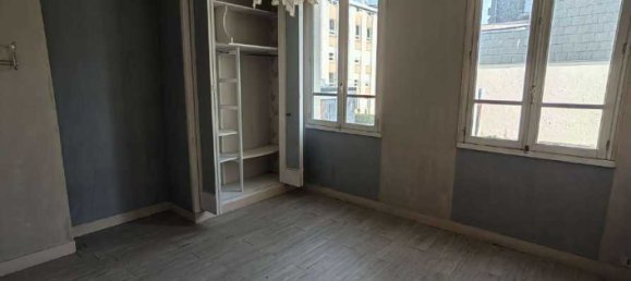 Casa de 3 dormitorios en Elbeuf, France No. 191883 4