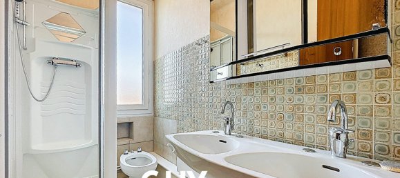 4 bedrooms Castles in La Chapelle-de-Guinchay, France No. 206100 5