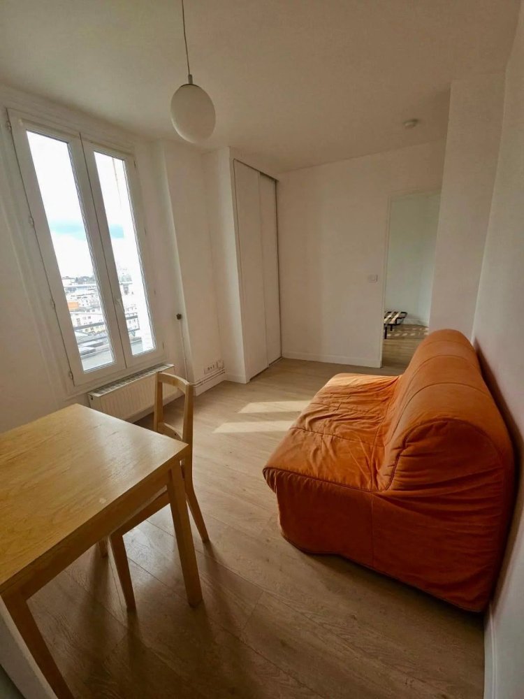 2غرفة شقة في Montreuil, France رقم 141710