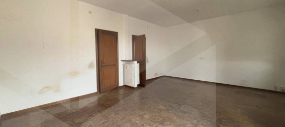 Apartamento de 5 habitaciónes en Bari, Italy No. 21976 8