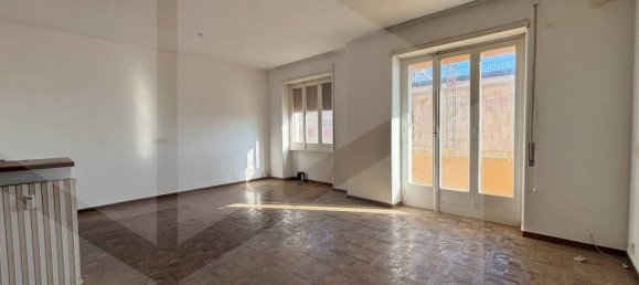 Apartamento de 5 habitaciónes en Bari, Italy No. 21976 2