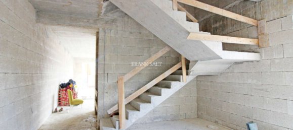 3 bedrooms Villa in Lija, Malta No. 1579 3