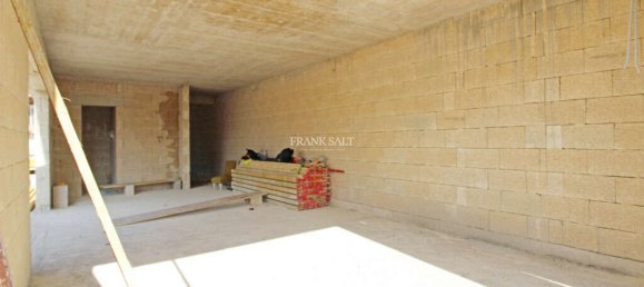 3 bedrooms Villa in Lija, Malta No. 1579 2