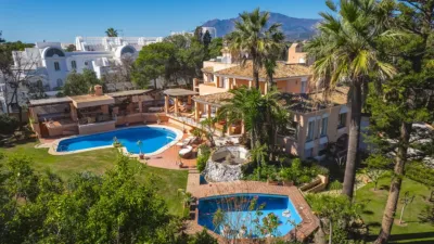 8 bedrooms Villa in Estepona, Spain No. 24203