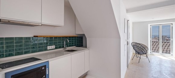 250m² Building in Lisbon, Portugal No. 117051 5