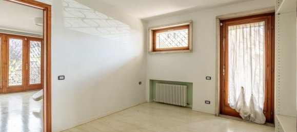 10 chambres Villa à Lucca, Italy No. 311008 28