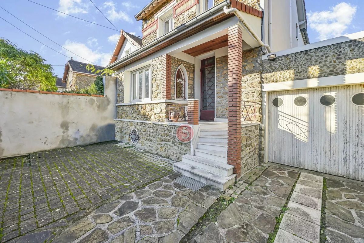 5 bedrooms Villa in Villemomble, France No. 350095