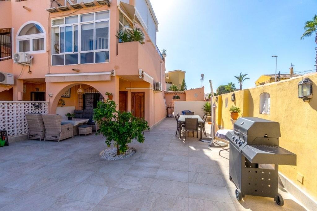 1 bedroom Bungalow for sale in Torrevieja, Alicante, Valencian Community, Spain № 370041