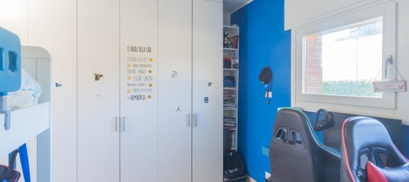 3 Schlafzimmer Villa in Varese, Italy, Nr. 237071 32