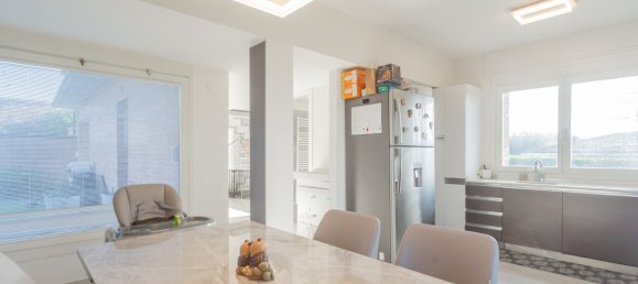 3 Schlafzimmer Villa in Varese, Italy, Nr. 237071 17