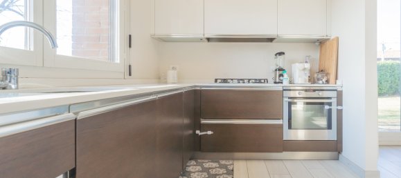 3 Schlafzimmer Villa in Varese, Italy, Nr. 237071 14