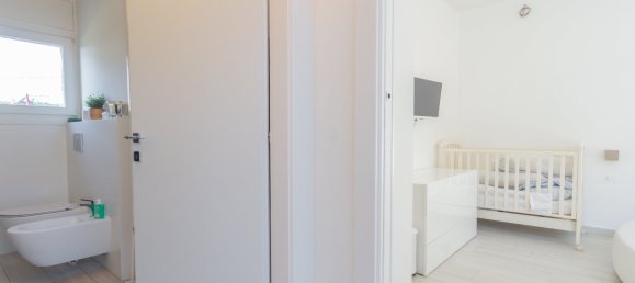 3 Schlafzimmer Villa in Varese, Italy, Nr. 237071 40