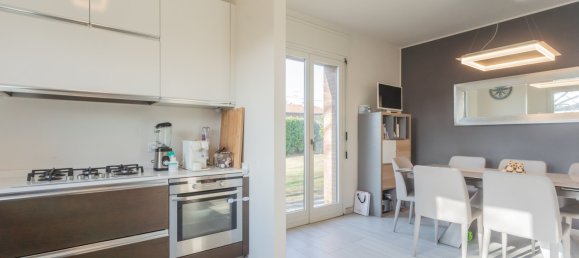 3 Schlafzimmer Villa in Varese, Italy, Nr. 237071 23