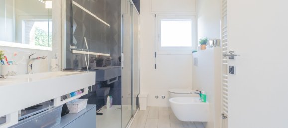 3 Schlafzimmer Villa in Varese, Italy, Nr. 237071 39