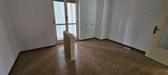 5 rooms Apartment in Biella, Italy No. 206162 8