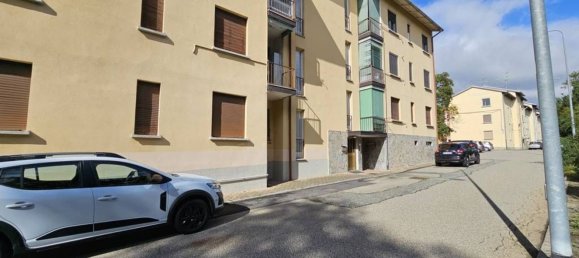 5 rooms Apartment in Biella, Italy No. 206162 2