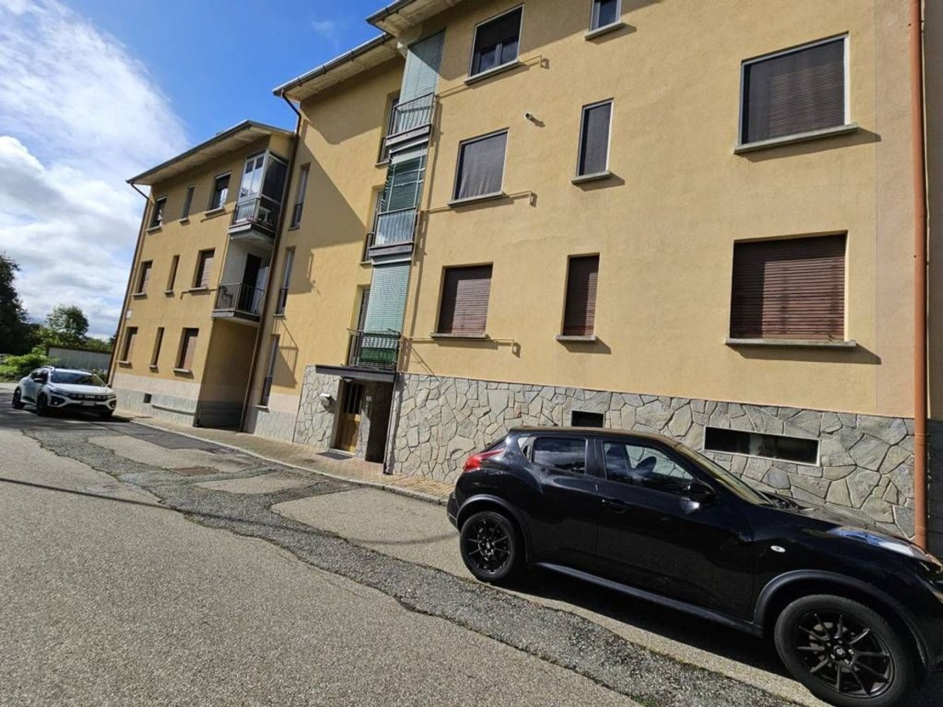 5 rooms Apartment in Biella, Italy No. 206162