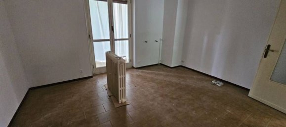 5 rooms Apartment in Biella, Italy No. 206162 9