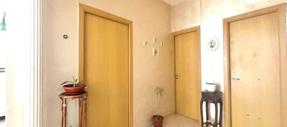 3 rooms Apartment in Naples, Italy No. 275899 12