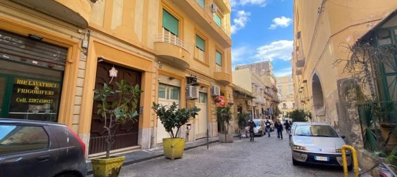 3 rooms Apartment in Naples, Italy No. 275899 2