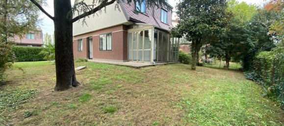 4 bedrooms Villa in Arese, Italy No. 332161 13