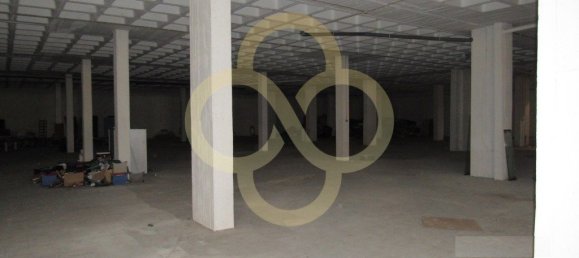 Lagerhaus in Amadora, Portugal 2410m², Nr. 75966 7