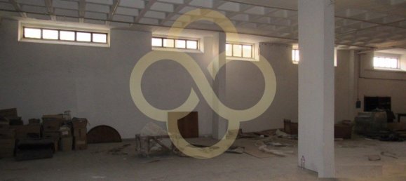 Lagerhaus in Amadora, Portugal 2410m², Nr. 75966 3