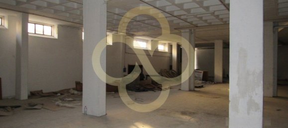 Lagerhaus in Amadora, Portugal 2410m², Nr. 75966 5